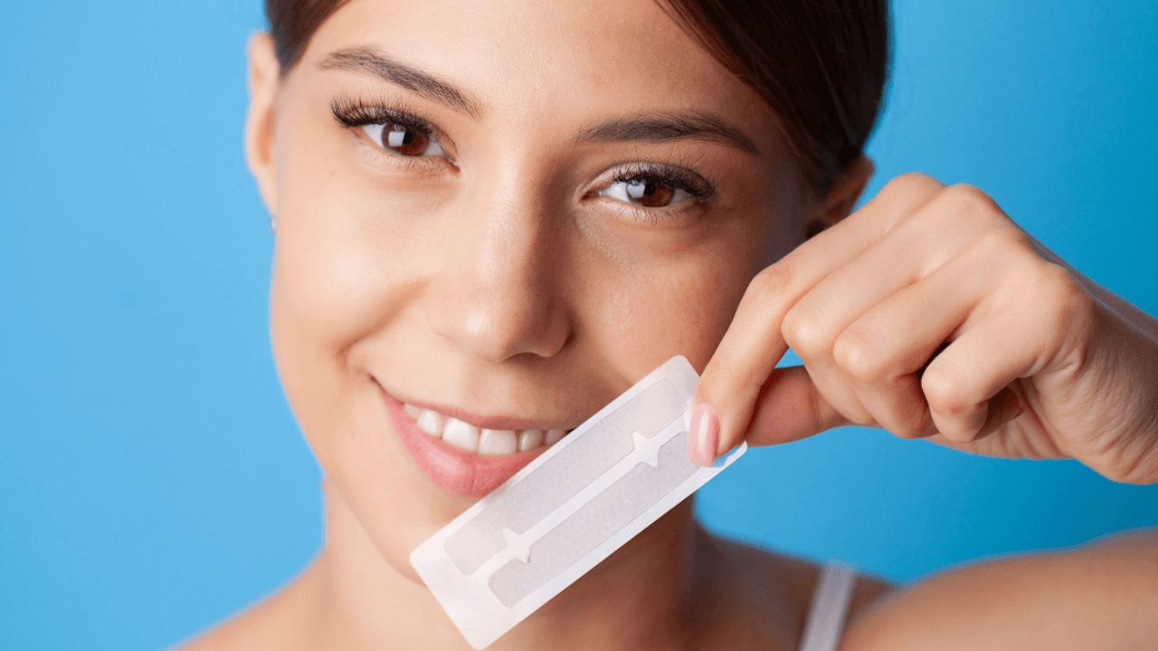 Comparing Teeth Whitening Methods: Dry Strips and Traditional Whitening Products